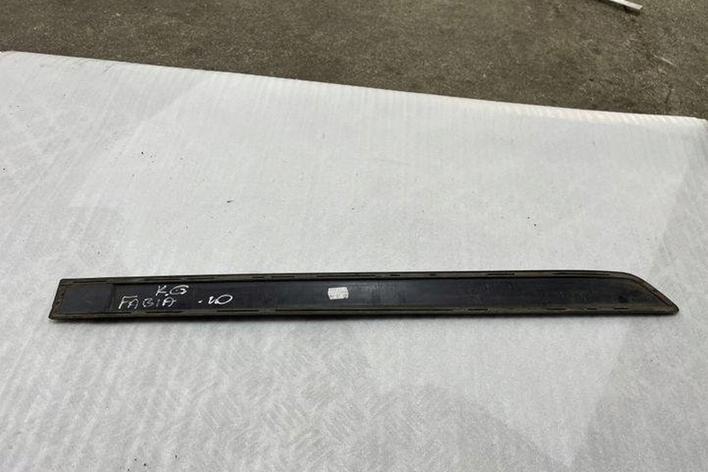 Skoda Fabia II Combi Hecktürstreifen (545) 5J0853753 1,4L Product image