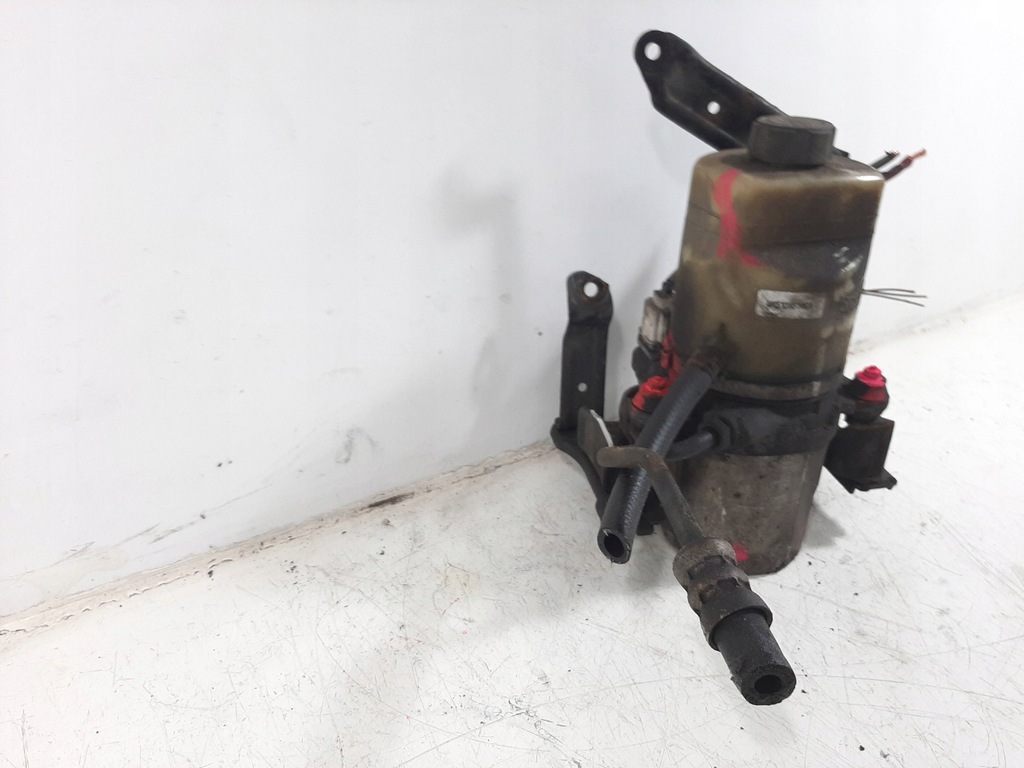 FORD FOCUS MK2 LIFT COMBI 1.8TDCI 08R POWER PUMP 4M513K514CA Product image