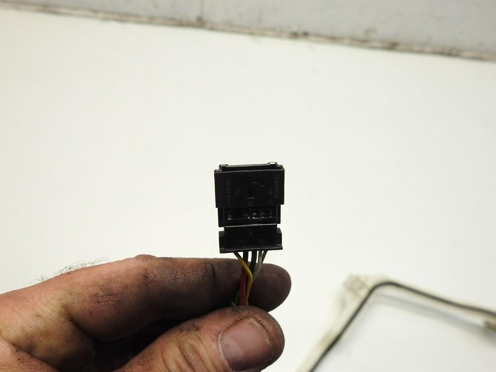 SCHLÜSSELLOSE ANTENNE TÜR VORNE RECHTS 5 PIN MERCEDES W220 A2208200275 Product image