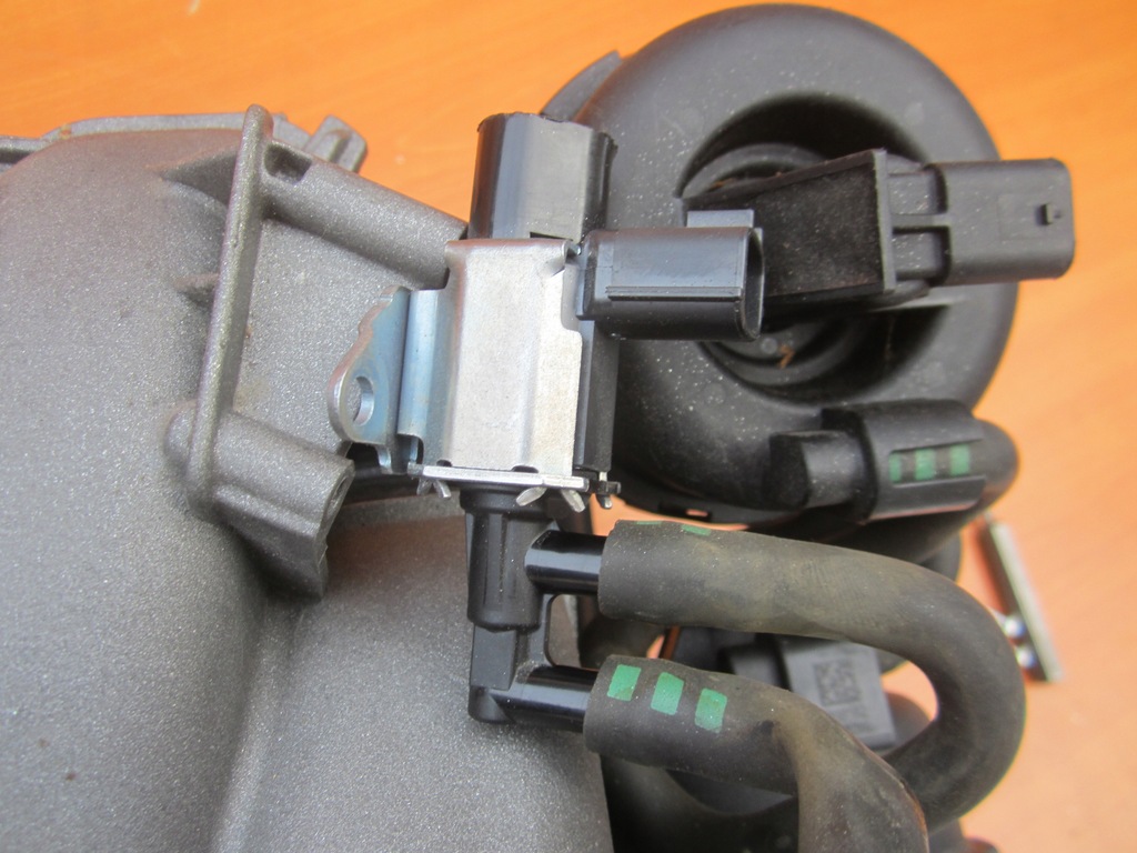 MUSTANG 5.0 GT Krümmer-Vakuumventil JL3E-9J559-AA JR3E-9S455-CC Product image