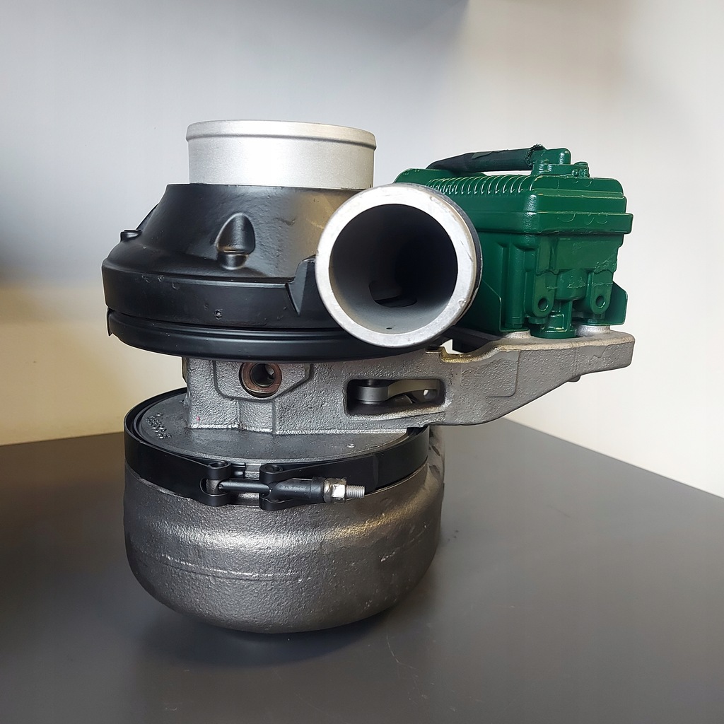 BorgWarner Case IH 250 270 300 Optum CVX Turbolader Product image