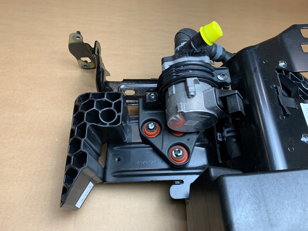 AUDI E-TRON KÜHLMODUL WASSERPUMPE LAUTSPRECHER 4KE965567B 4KE035916 27km Product image