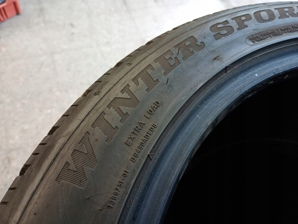 Dunlop Winter Sport5 5 2x 255/45R20 und 2x 285/45R20 Reifen 4,3 mm Winter Product image