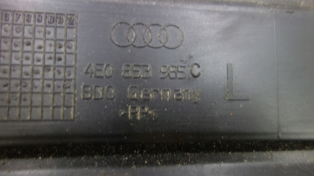 AUDI S8 D3 RAHMEN RAHMENLEISTE 4E0853985C Product image