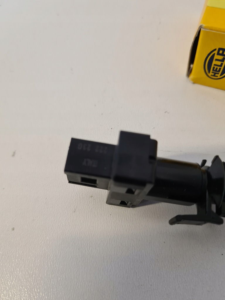 Hella 6DD 010 966-431 Kupplungsausrückschalter, VW Motorsteuerung Product image