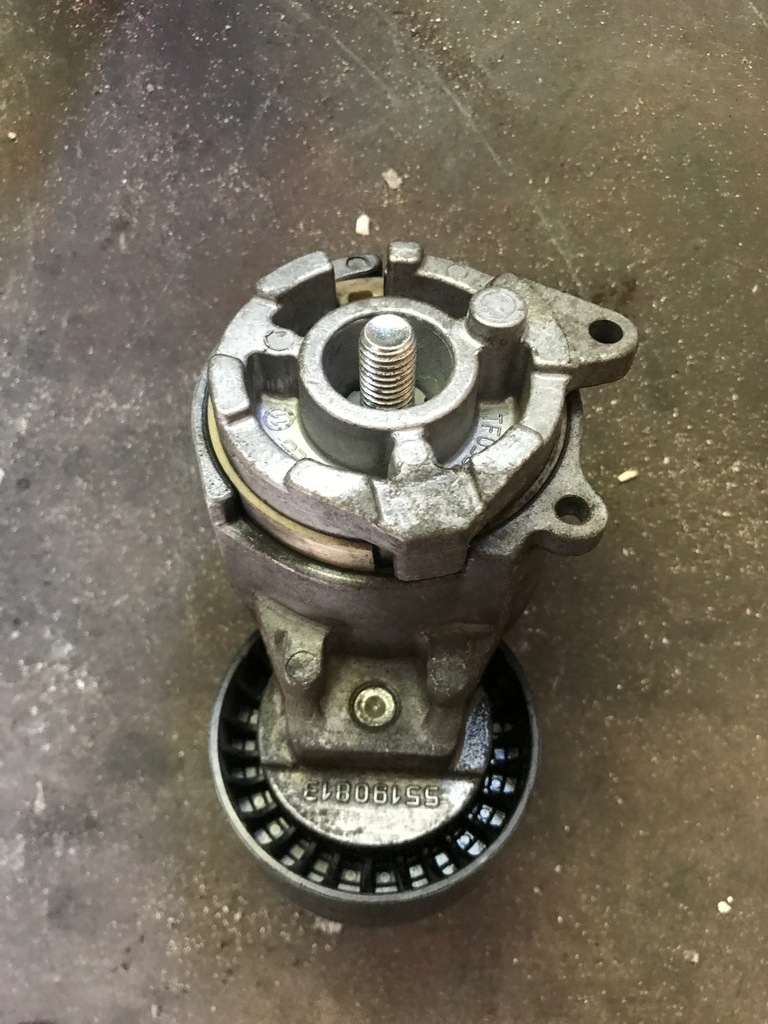 Opel OE 55190813 Riemenspanner Product image