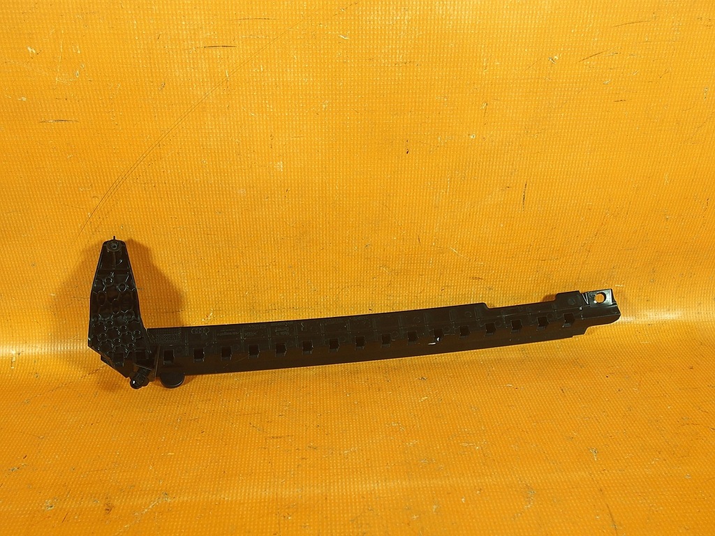 Audi Q3 83A 17KM Türfensterführung hinten RECHTS 83a839068 Product image