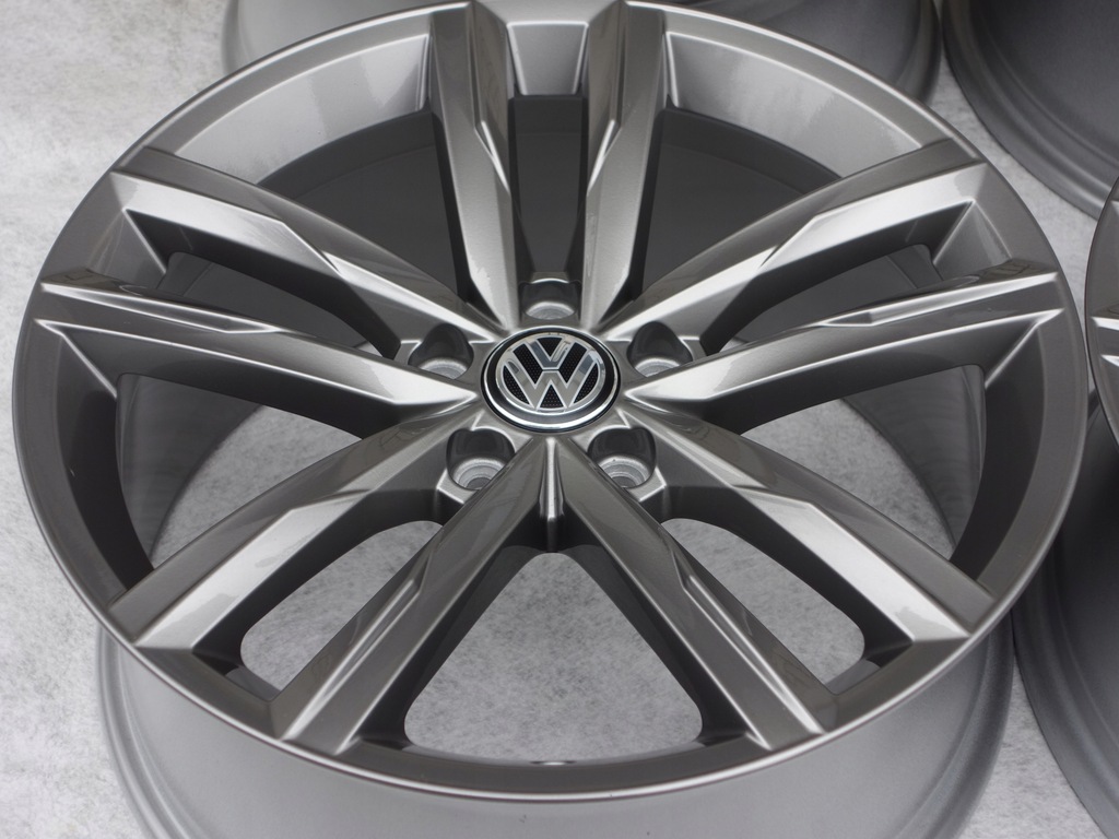 VW ARTEON PASSAT B8 LIFT TIGUAN 18' DARTFORD FELGEN Product image