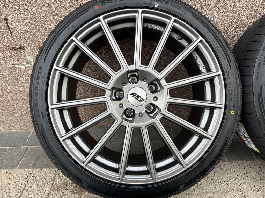 SKODA SUPERB 3 SOMMERFELGEN 235/40R19 AEZ NEW RIKEN Product image