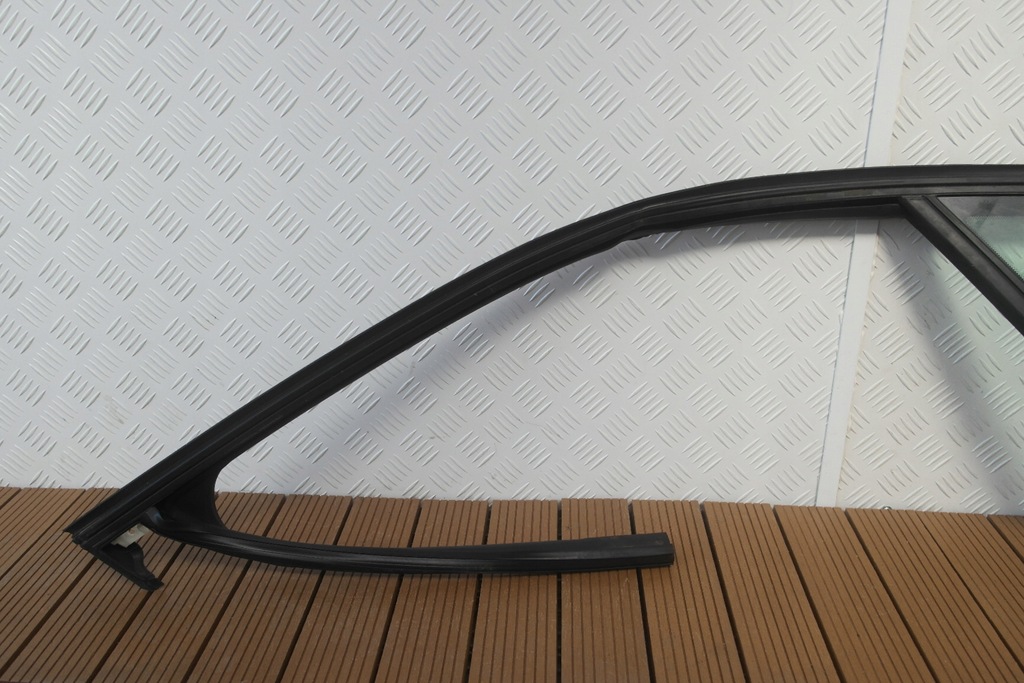 OPEL CROSSLAND X 17-21 TÜRFENSTER VORNE RECHTS VORDERE DREIECKDICHTUNG Product image