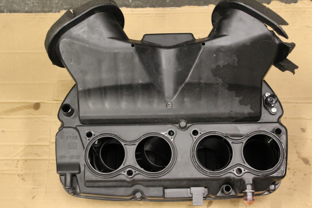 AIRBOX LUFTFILTERGEHÄUSE GSXR GSX R 1000 K9 Product image