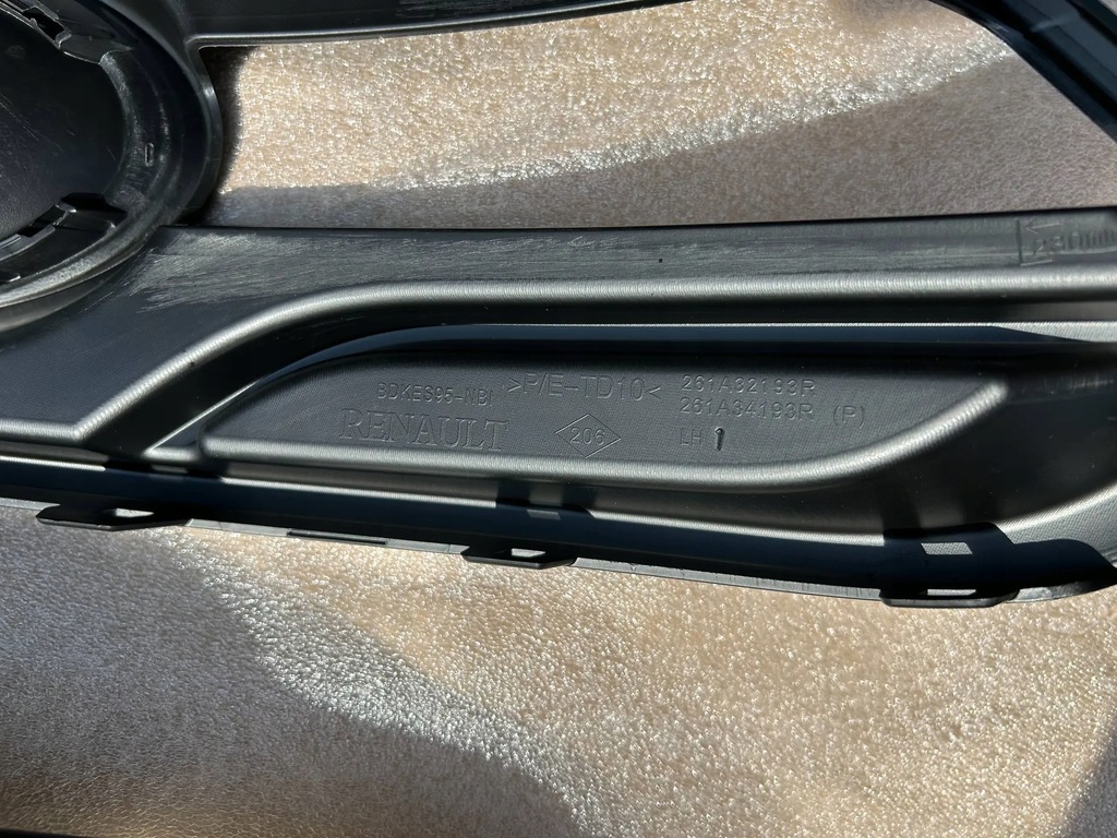 STOßSTANGENGRILL VORNE LINKS RENAULT MEGANE III LIFT Product image