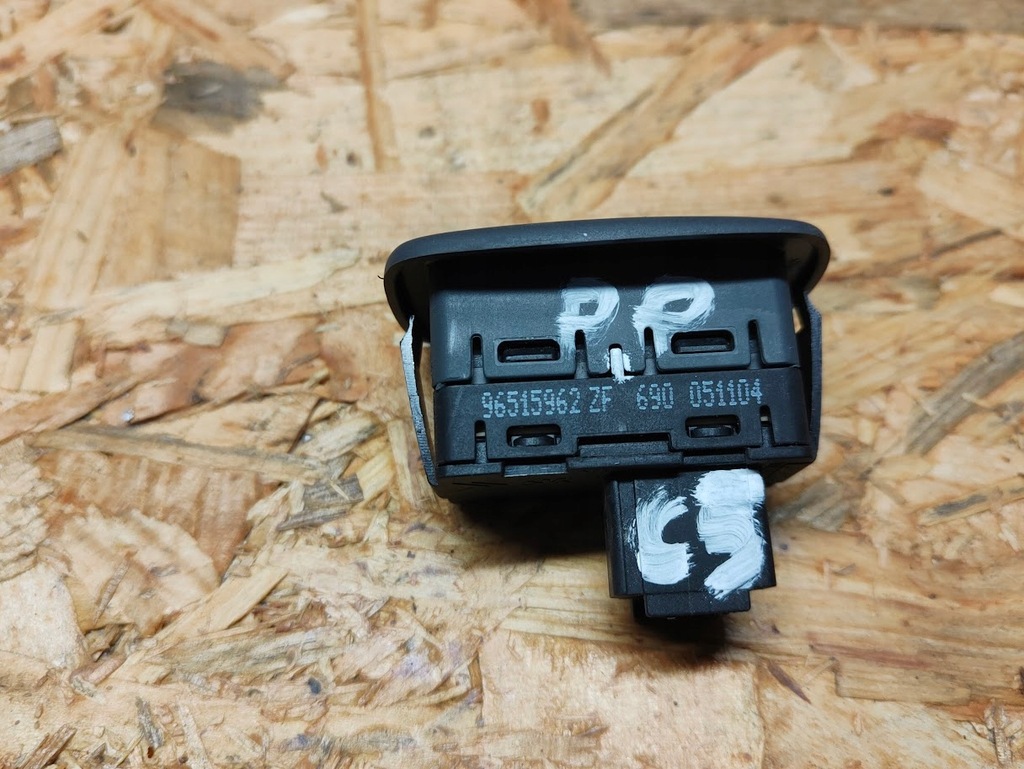 Fensterschalter rechts vorne Citroen C5 II Lift 04-96515962ZF Product image