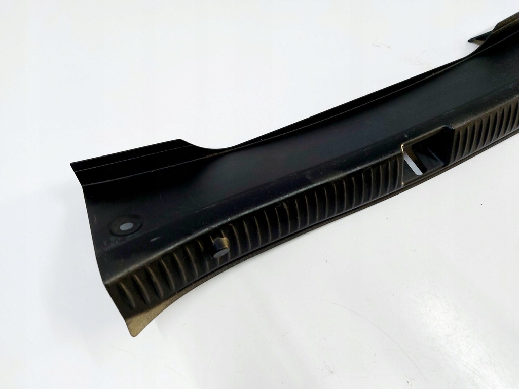 MERCEDES C-KLASSE W205 16 Jahre alt Abdeckung, Sicherheitsgurtabdeckung hinten, Limousine A2056908204 Product image
