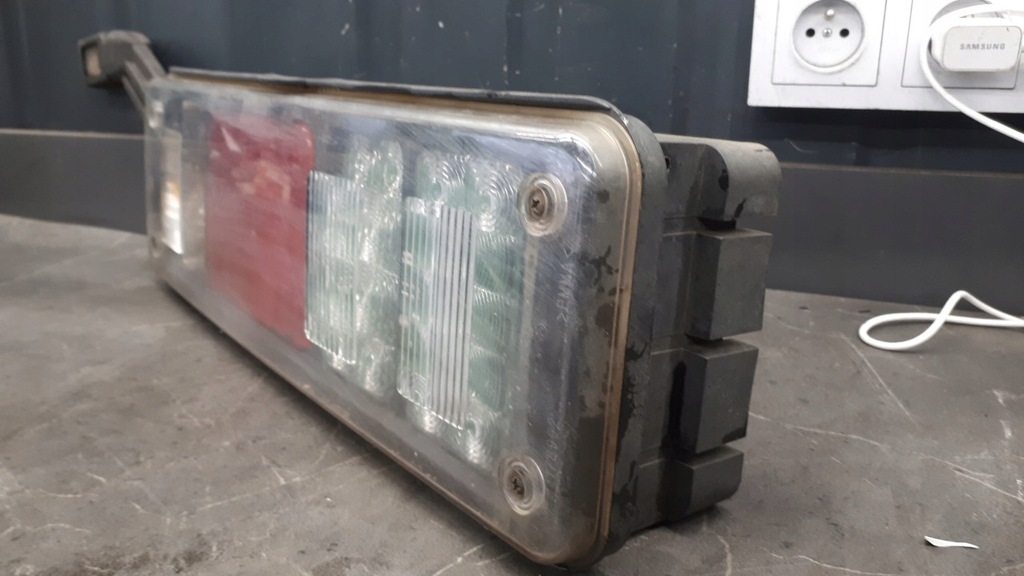 Linkslampe hinten Krone Kogel Wangeton Hella mit der Kontur von PR Product image