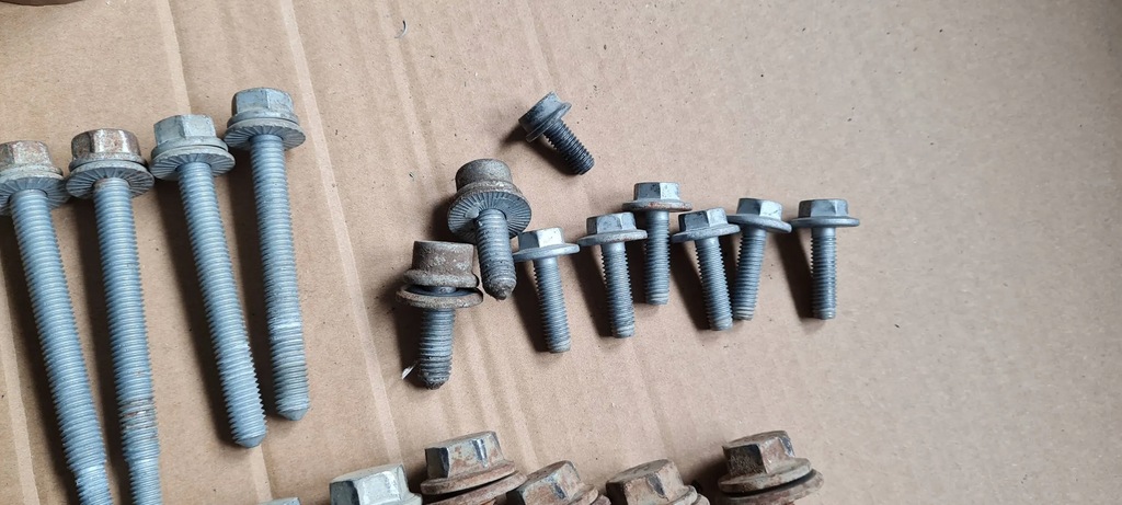 SQ5 Q5 80A BOLZEN AUFHÄNGUNGSBOLZEN SCHLITTENHALTER VORDERE TRÄGER Product image
