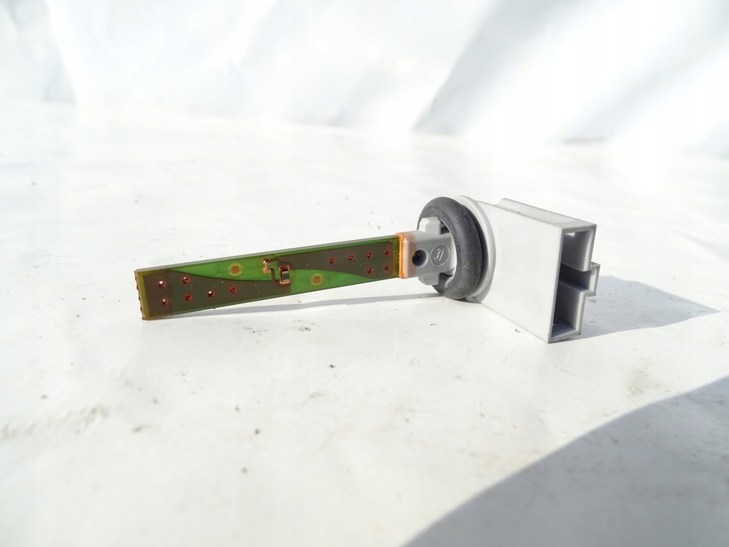 TEMPERATURSENSOR 4B0820539 VW SCIROCCO 3 III 137 AUDI SKODA SEAT Product image
