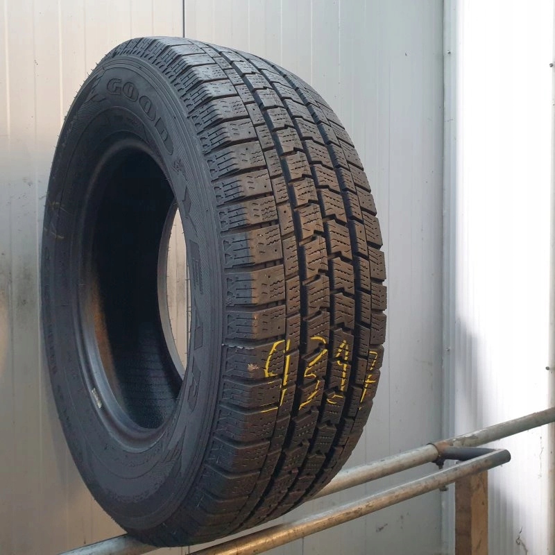 Goodyear Cargo UltraGrip 2 235/65R16 115/113 R Schneegriff (3PMS Product image