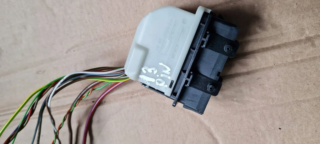 A5 8W Schrankstecker 4H0972701 A4 B9 8W Product image