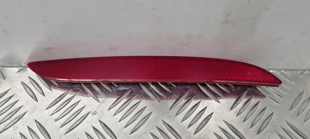 BMW F20 F21 STOßSTANGE REFLEKTOR RECHTS HINTEN 7363788 Product image