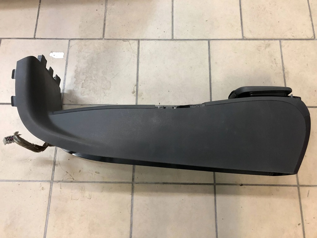 VOLVO S40 V50 ARMLEHNE MITTELTUNNEL 30755375 Product image