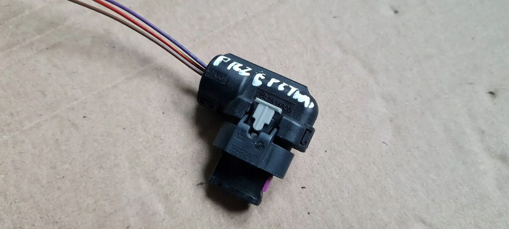 A5 8W STECKER 4F0973704 A4 B9 8W Q5 VW AUDI Product image