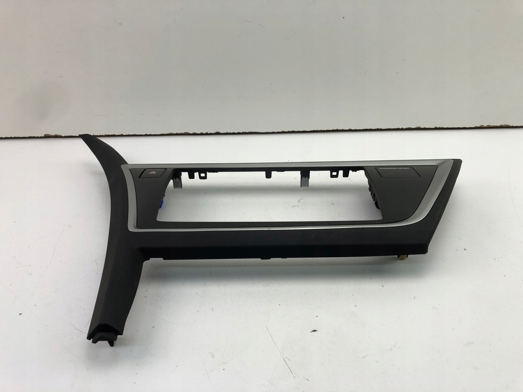 TOYOTA AURIS II RADIORAHMENABDECKUNG 55405-02430 Product image