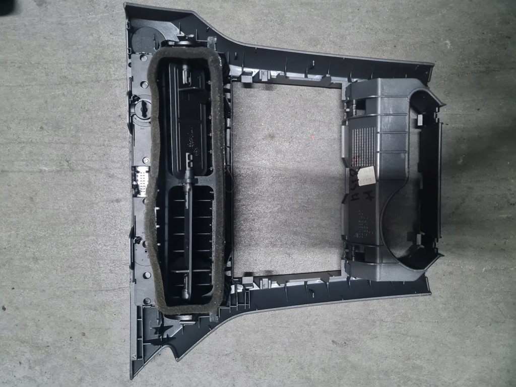 Opel Konsole Radio Rahmenblende OE 13141091 Product image