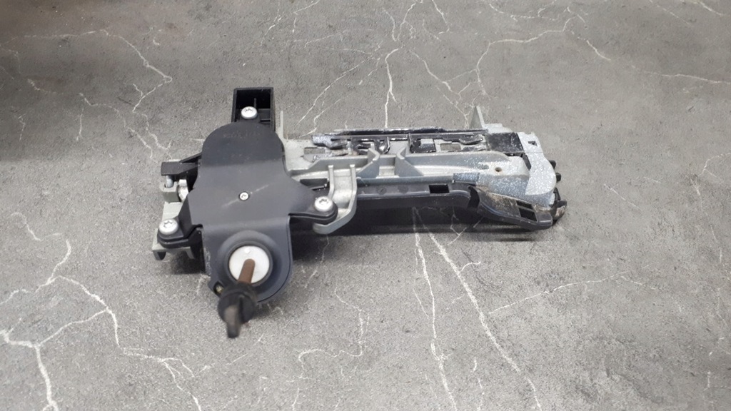 8p1837885a Befestigung des linken Griffs vorne Audi A4 B6 Product image