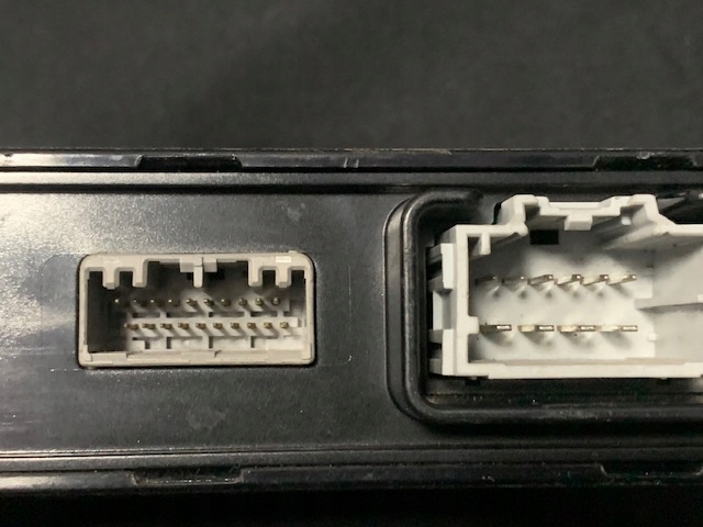 Tesla S Parkbremssteuergerät ECU 1007618-00-D Product image