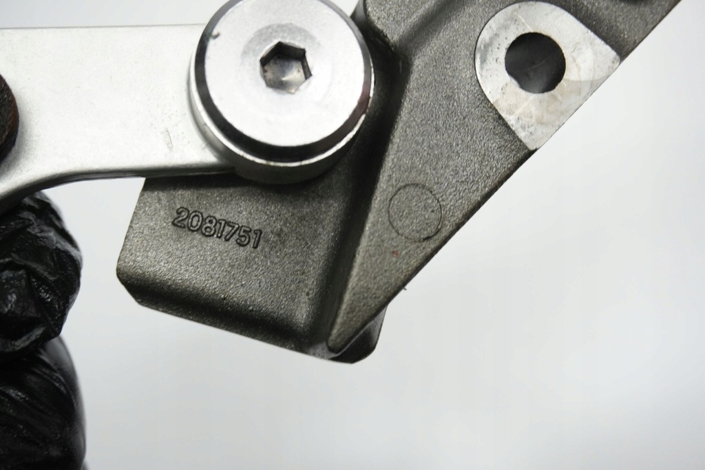 Triumphgeschwindigkeit Triple 1050 Rs 18-20 Setfeldfeldfeld Feld Product image