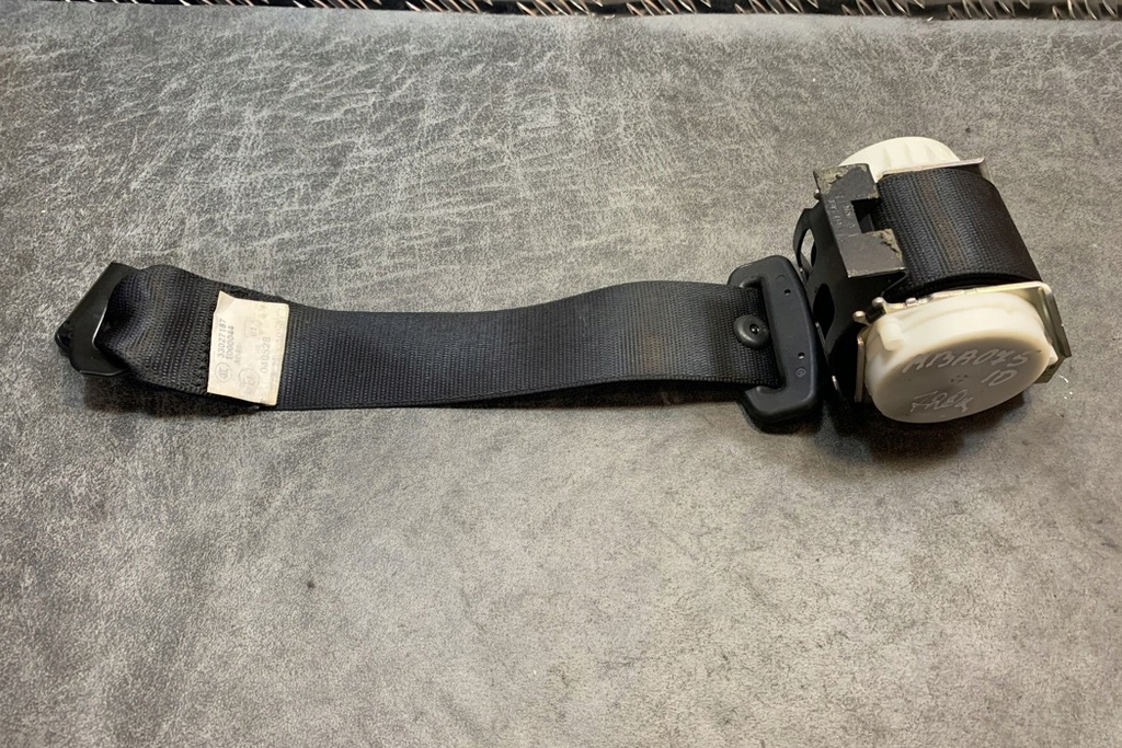Hintere Sicherheitsgurt rechts BMW 5 (E60) 33028136 2,0 l Diesel 130 kW 2007 Product image