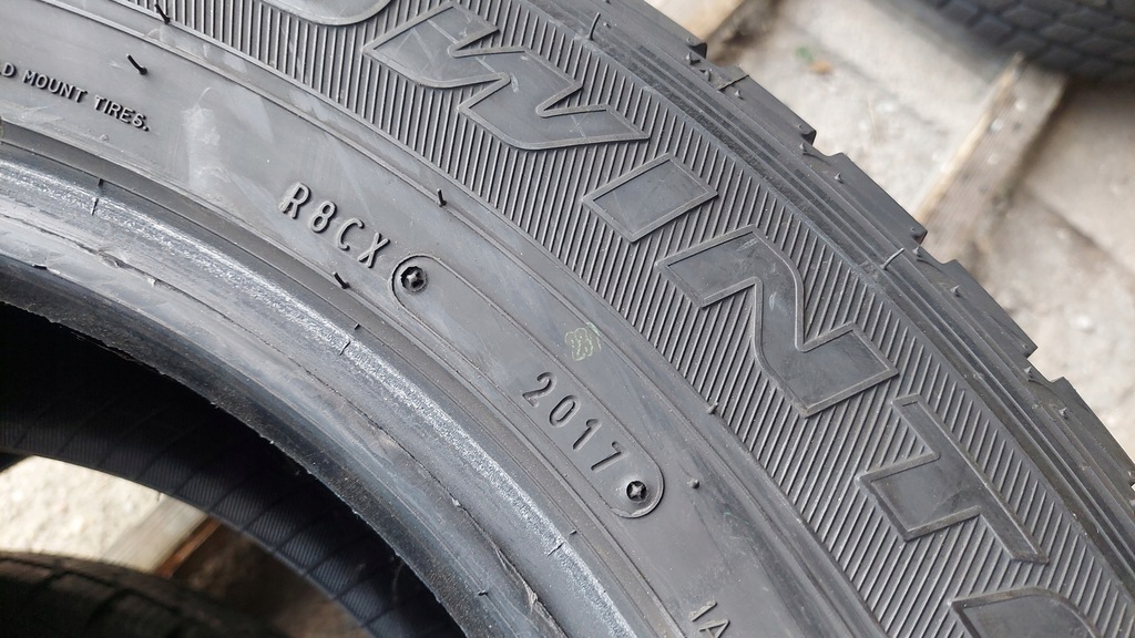 Winterreifen 215/70r16C 108/106T Falken Eurowinter HS437 VAN Product image