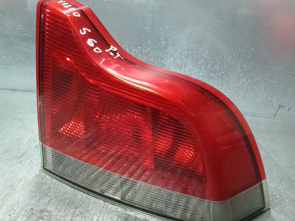 HECKLEUCHTE RECHTS VOLVO S60 (00-10) 8664080 8664082 153838 SEDAN Product image