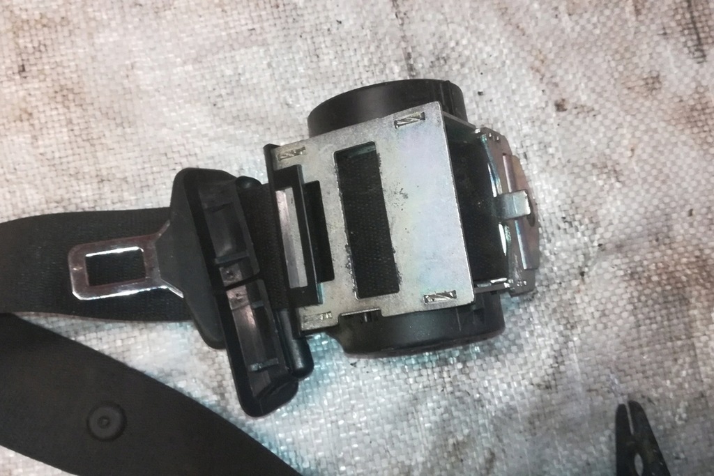 Zentraler BMW 3 (E90) 606091700C 2,0 l Diesel 135 kW Hintere Sicherheitsgurt Product image