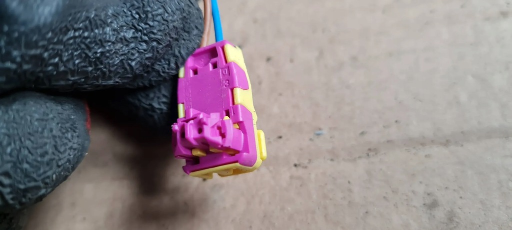 A5 8W AIRBAG-CUBE-STECKER 3AA972571B A4 B9 8W A5 Q5 80A Product image