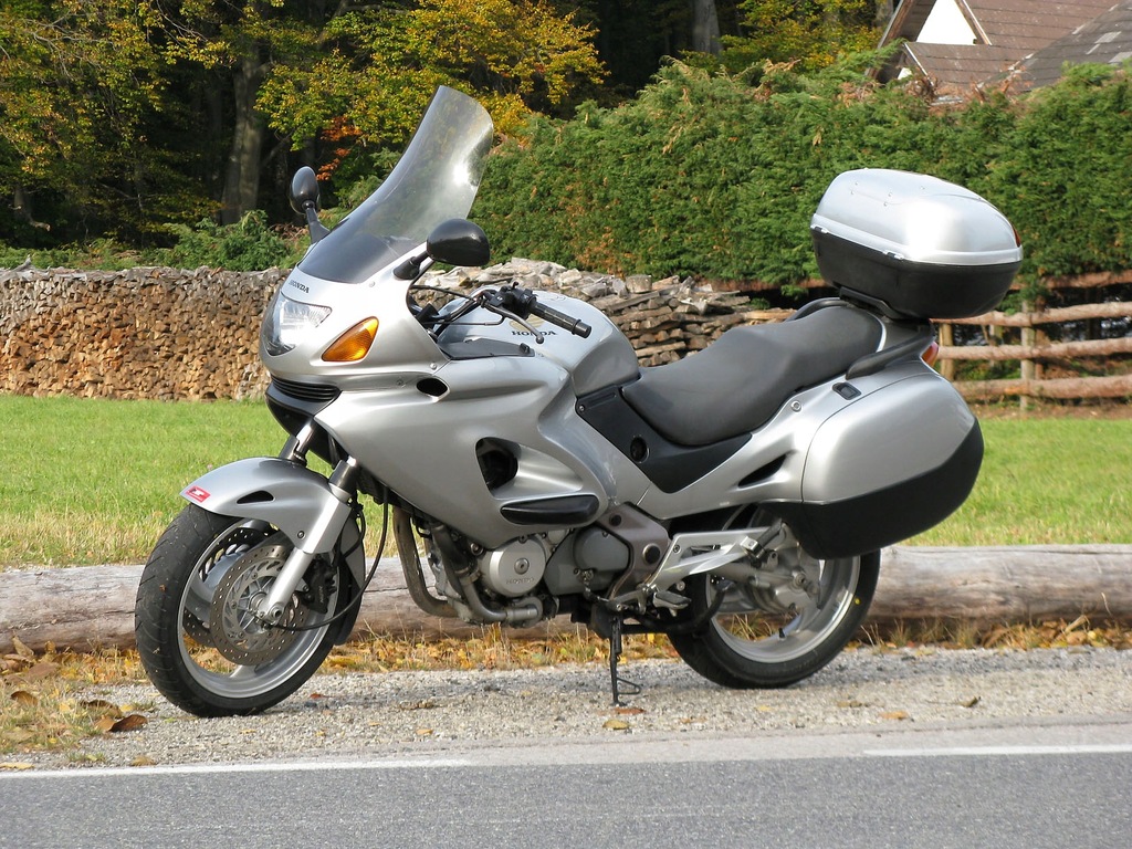 HONDA NTV 650 DEAUVILLE VORDERFELGEN ORIGINAL Product image