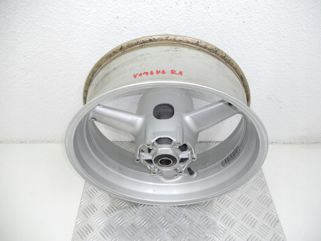 YAMAHA YZF R1 FELGE HINTERRAD ORIGINAL Product image