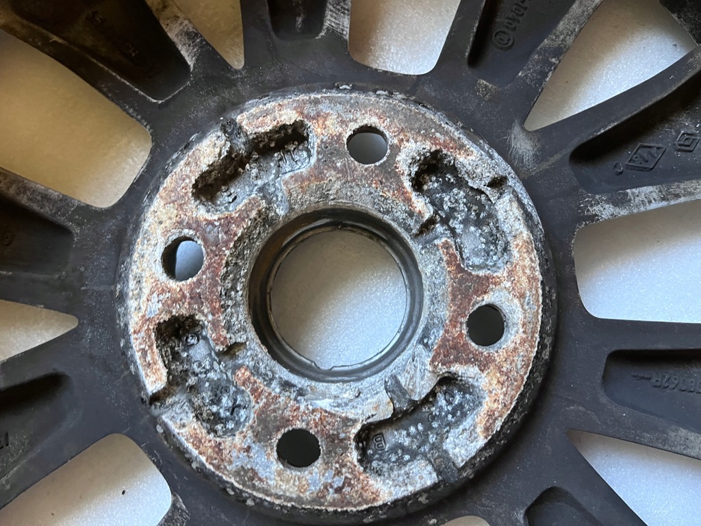 Renault Alufelge OE 403008062R 0 x 16" Product image