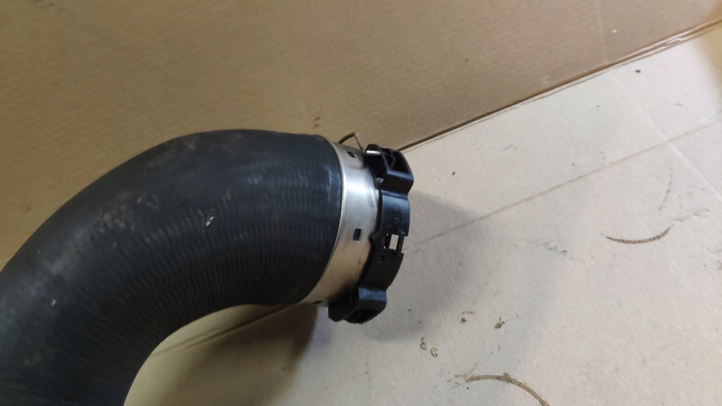 BMW E90 320d N47N 184K Ladeluftkühler Luftleitung Product image