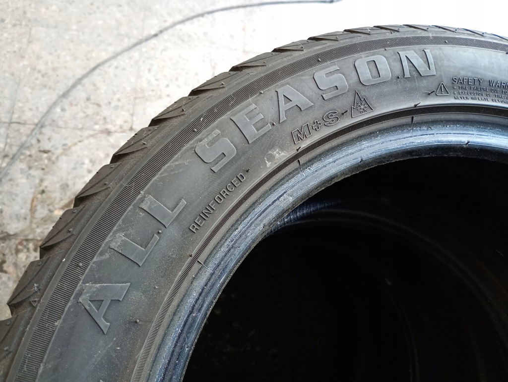 Die gesamte Saison Novex 215/55R17 5,5 mm 18R -Reifen Product image
