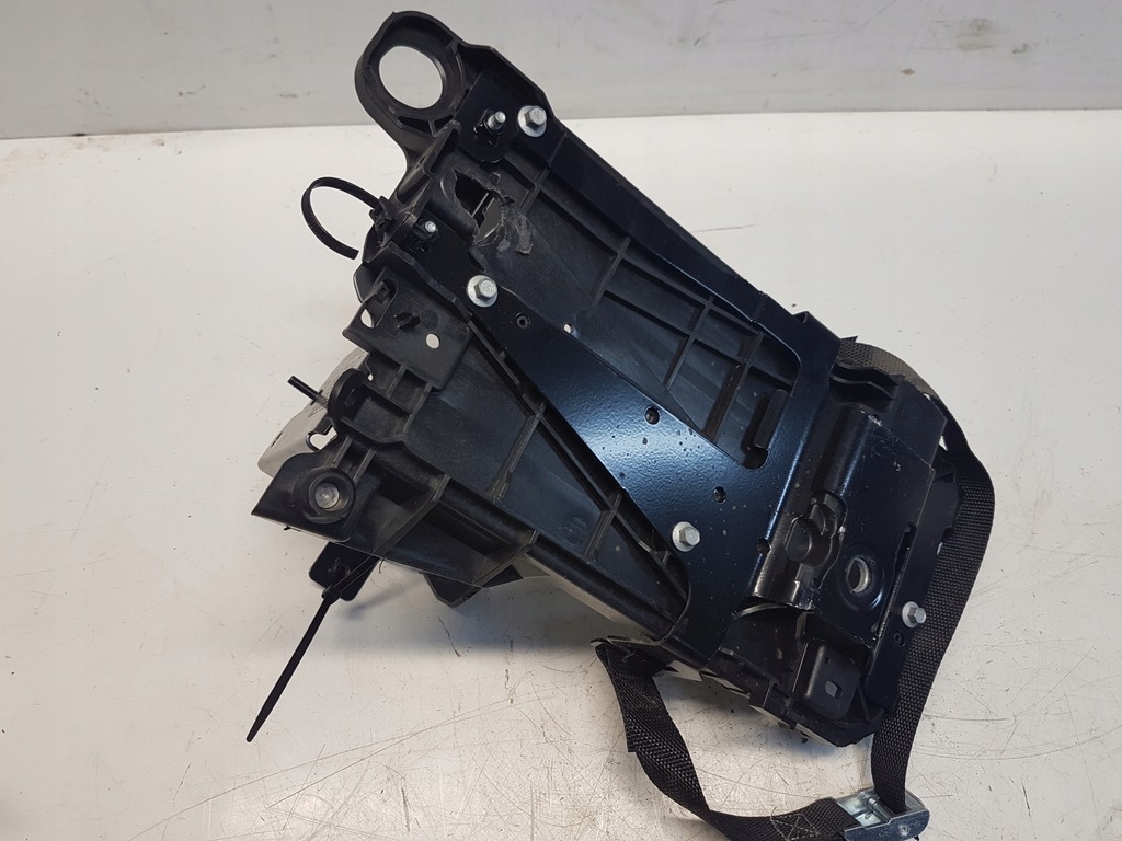 VOLVO XC40 Batteriegehäusehalterung Product image
