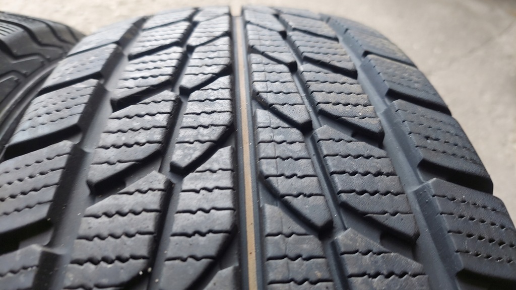 Winterreifen 215/70r16C 108/106T Falken Eurowinter HS437 VAN Product image