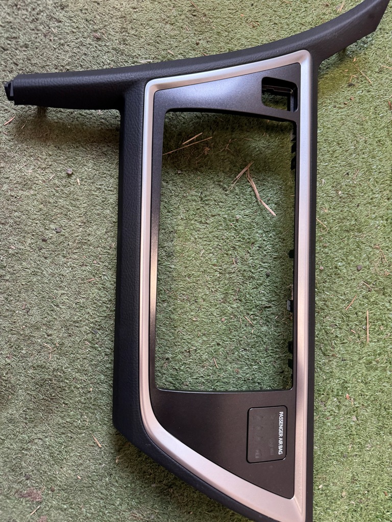 TOYOTA AURIS II RADIOABDECKUNGSRAHMEN 55405-02430 Product image