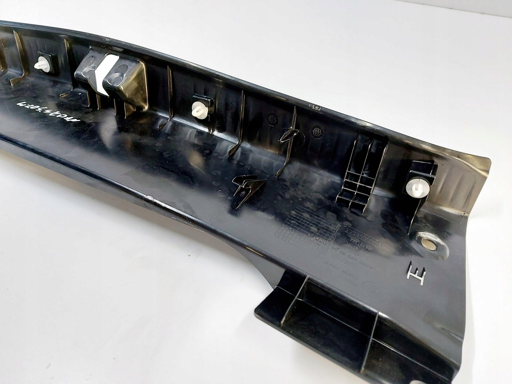 MERCEDES C-KLASSE W205 16 Jahre alt Abdeckung, Sicherheitsgurtabdeckung hinten, Limousine A2056908204 Product image