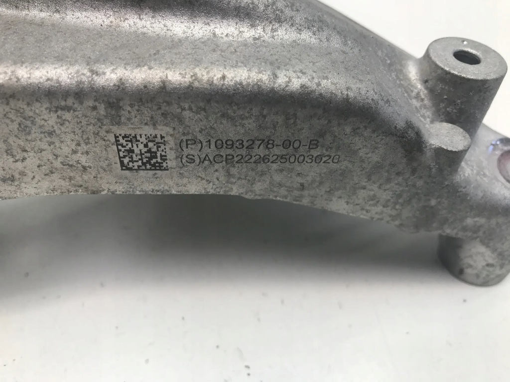 TESLA MODEL Y 2023 PAW PILLOW MOTORHALTERUNG 1093278-00-B Product image