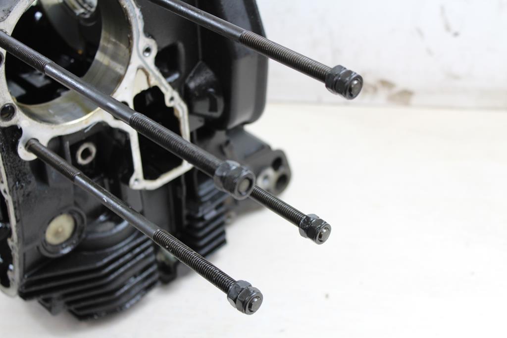 BMW R850 RT R22 01-06 KURBEL MOTORBLOCK SCHRAUBEN Product image