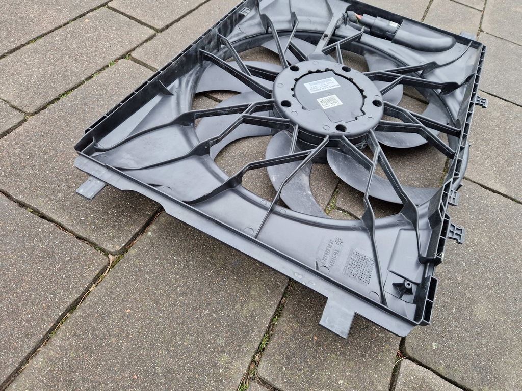 C-Klasse W204 Ein weiteres Gehäuse mit 600W A204906802 A2045400788 2016 Product image