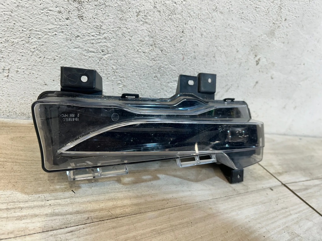 Tesla Model 3 Halogen vorne rechts Product image