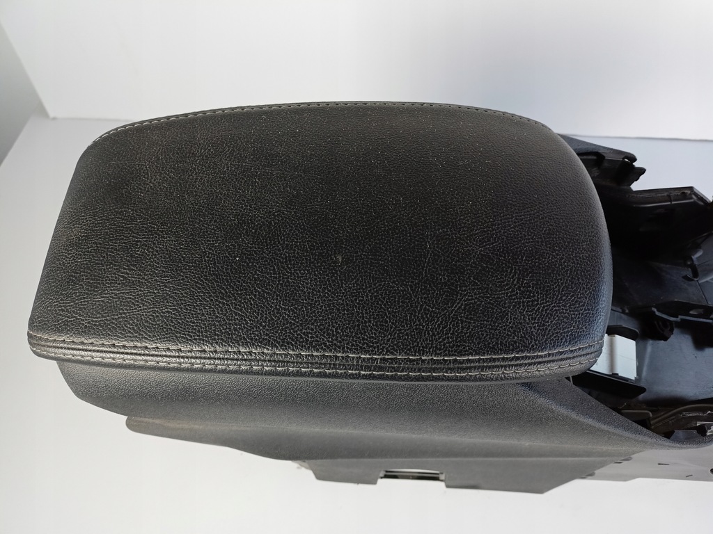 CITROEN DS5 MITTELTUNNELARMLEHNE EUROPA Product image